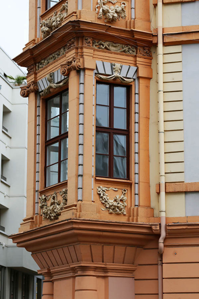 Bildlexikon Leipzig - Romanushaus - Erker | Das Team hinter BILDLEXIKON LEIPZIG bündelt historische wie aktuelle Informationen über die Stadt Leipzig in Text und Bild auf einer Plattform und stellt diese der interessierten Öffentlichkeit zur Verfügung.