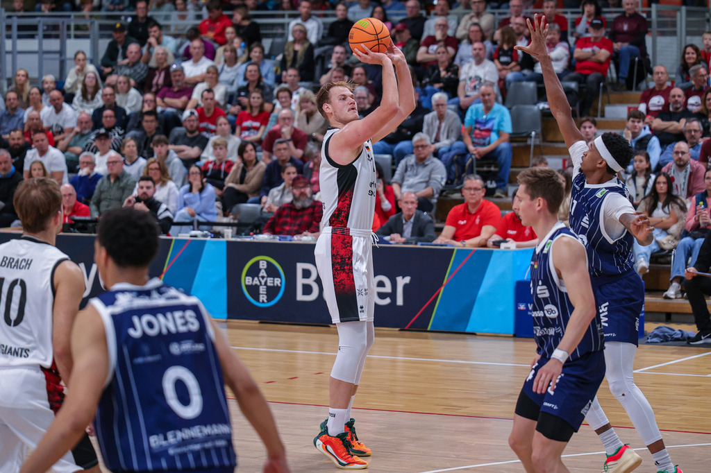 BAYER GIANTS vs VfL Sparkassenstars Bochum-125 | Fotos von Basketballspielen aus dem Raum NRW fotografiert von Gero Mueller-Laschet und Daniel Schaefer - Realized with Pictrs.com