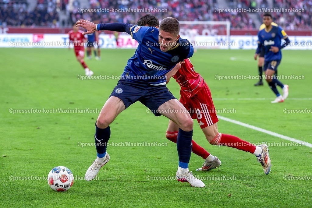 F9510042601038 | 10.04.2026, Fußball, Fortuna Düsseldorf - Holstein Kiel, 2. Fußball Bundesliga, Herren, Merkur Spiel-Arena, 29. Spieltag, Saison 2025 2026: Marko Ivezic&nbsp; (Holstein Kiel #06)  im Zweikampf gegen  Anouar El Azzouzi&nbsp;(Fortuna Düsseldorf #08)  DFB regulations prohibit any use of photographs as image sequences and or quasi-video.