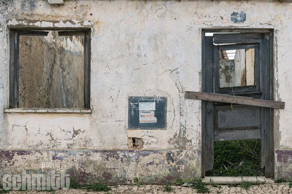 PS-Fassaden-Portugal-2026-04 | Entdecke die größte Bildgalerie der Region mit Fotografien aus dem Allgäu, der Bodenseeregion, Oberschwaben, dem Donautal und der Schwäbischen Alb. Landschaften, Luftaufnahmen und Reisefotografie als Wandbild und Fotokunst. - Realisiert mit Pictrs.com