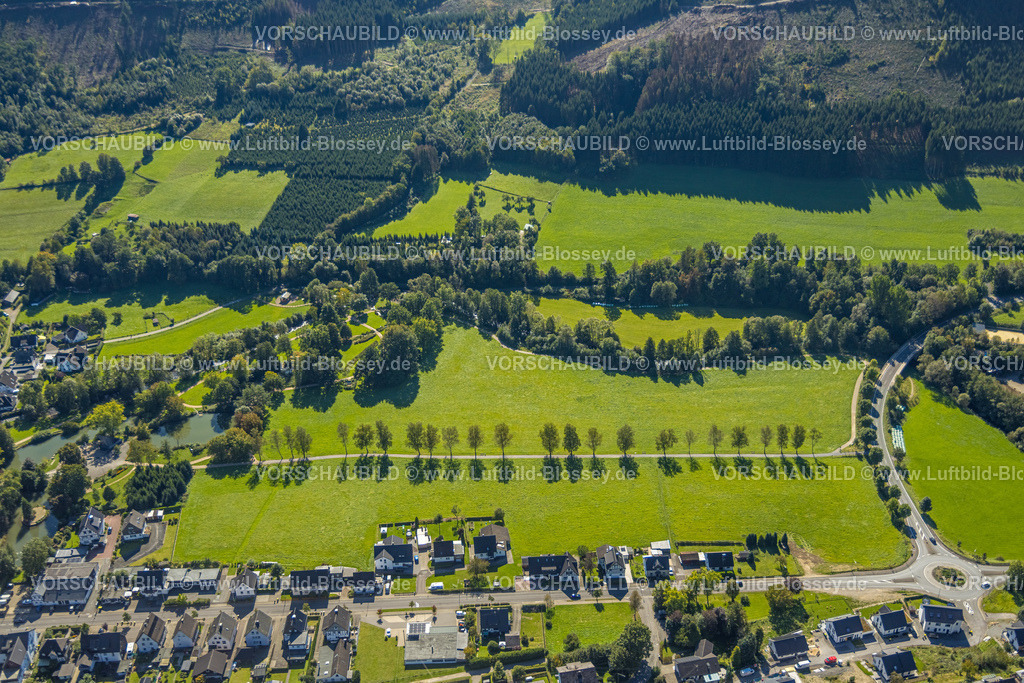 Lennestadt230909973Saalhausen | Luftbild, Baumallee Am Kurpark, Saalhausen, Lennestadt, Sauerland, Nordrhein-Westfalen, Deutschland