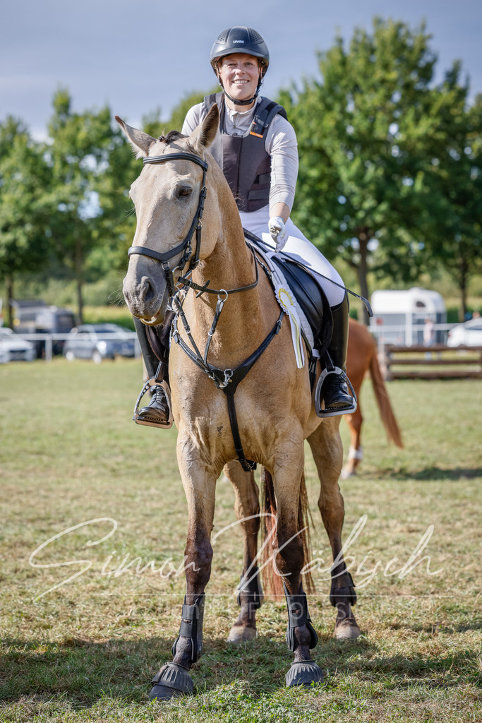 20250905-_3LI1352 | Tierfotografie Pferde, Hunde, Katzen, Haustiere.
Turnierfotografie Reitturniere, Reiten, Springreiten, Dressur in Hanau, dem Main-Kinzig-Kreis und dem Rhein-Main- Gebiet um Frankfurt