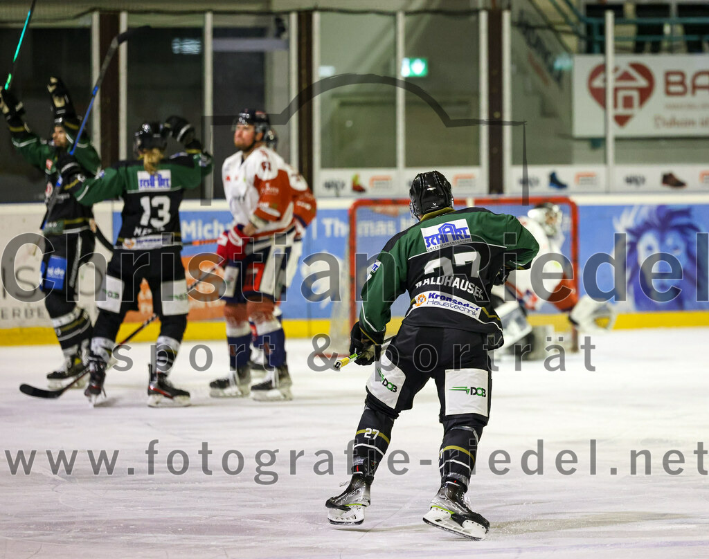 2023-03-03_059_TSV_Erding_gegen_ESC_Kempten | Erding, Deutschland, 03.03.2023:
Eishockey, Bayernliga Playoffs 2022 / 2023, Viertelfinale, TSV Erding gegen ESC Kempten, Endergebnis: 9:3

Mark Waldhausen (Erding Gladiators, #27)

Foto: Christian Riedel / fotografie-riedel.net