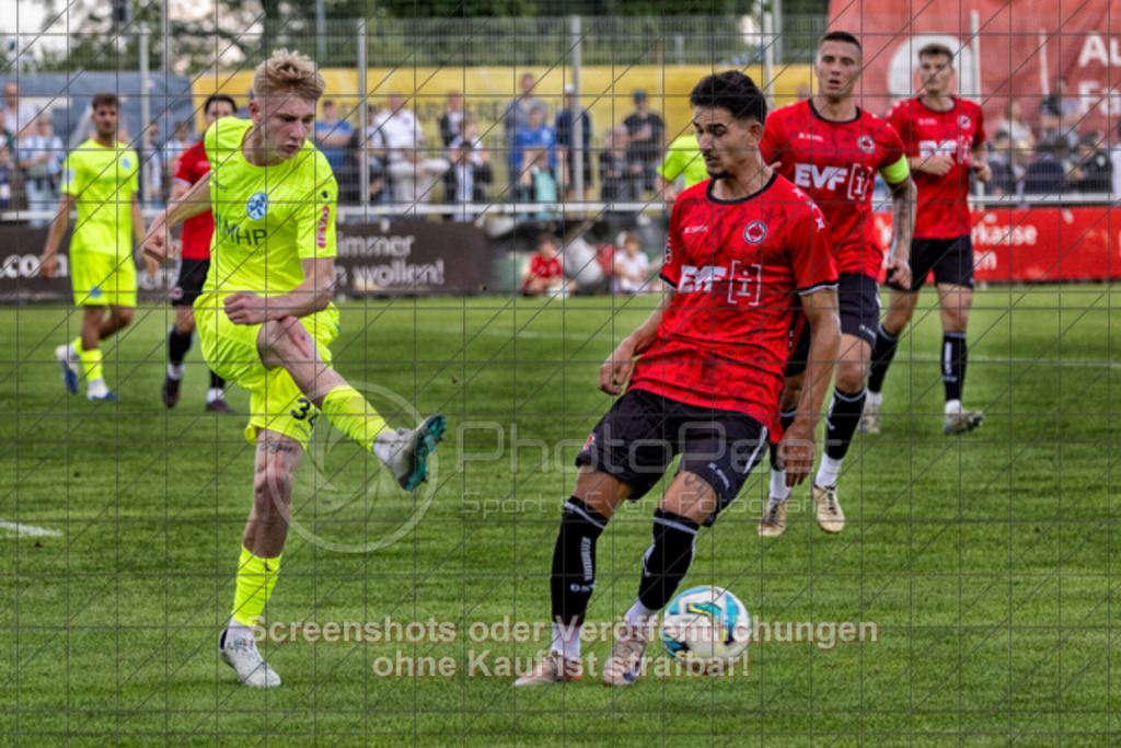 20250729_194634_0213-Bearbeitet | #,1.Göppinger SV (rot) vs. SV Stuttgarter Kickers (gelb), Fussball, DB-Regio-WFW-Pokal - wfv, 2.Runde, Saison 2025/2026, Rasensportplatz Stadion SV Göppingen, Hohenstaufenstr. 116, 73033 Göppingen, 29.07.2025 - 19:00 Uhr,Foto: PhotoPeet-Sportfotografie/Peter Harich