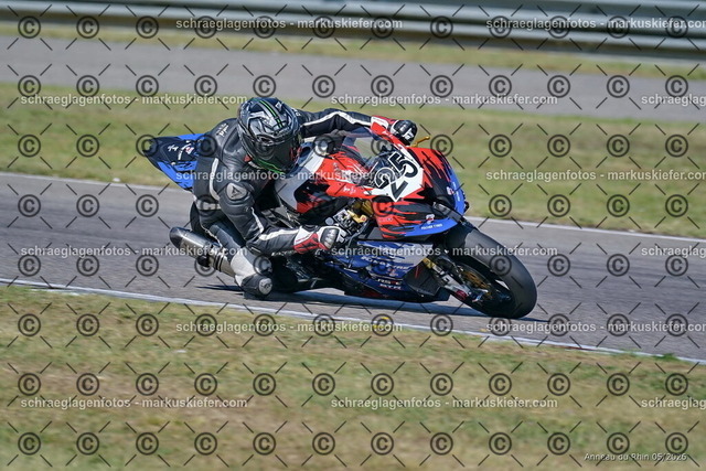 26BT02-0097 | markuskiefer.com - Realisiert mit Pictrs.com