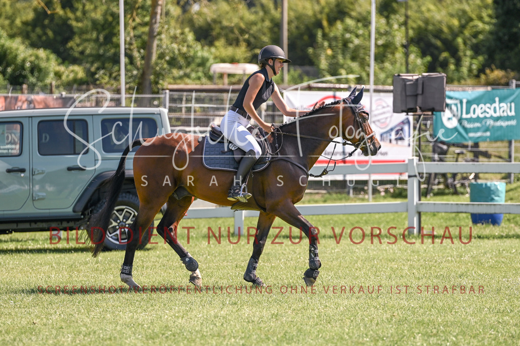 Schugtsche-Düren.2024-06.Stilspringprf.A_-46 | Schugtsche Fotografie - Realisiert mit Pictrs.com