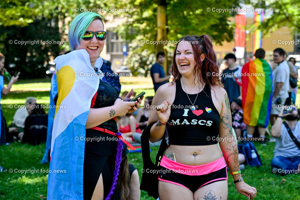 Linzpride 2024_ 06.07.2024-56 | 06.07.2024, Linz, AUT, Linzpride 2024, im Bild Teilnehmer an der Linz Pride 2024