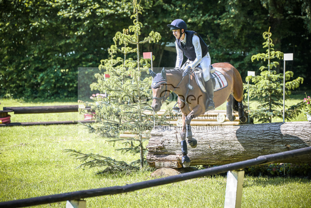 DOS_6430 | Entdecke hochwertige Reitturnierfotos von Foto Oger. Professionell, emotional und authentisch – jetzt Lieblingsmomente im Shop bestellen.Deutschlandweite Turnierfotografie. - Realisiert mit Pictrs.com