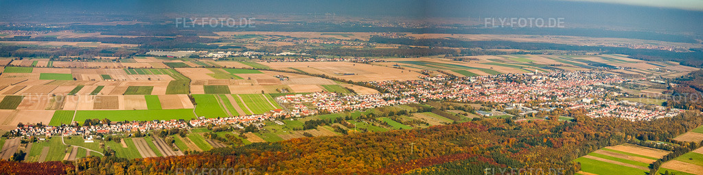 Luftbild: Panorama von Südwesten in Kandel im Bundesland Rheinland-Pfalz in Deutschland. Foto: IMG_35401-Bearbeitet.jpg vom 31.10.2010 durch Werner Riehm/FLY-FOTO.deAuflösung des Originals: 11404 x 2851 px
