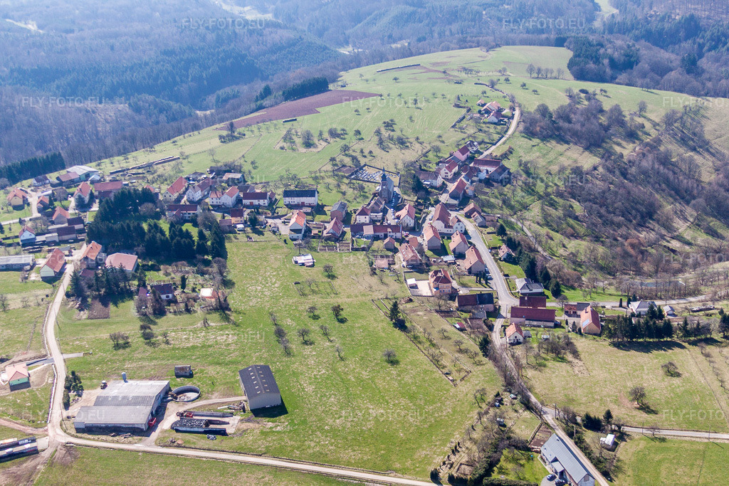 Vue aérienne: Champs agricoles et terres arables à Liederschiedt dans le département Moselle, France. Photo: IMG_38455.jpg prise le 20/03/2011 par Werner Riehm/FLY-FOTO.eu – Résolution de l'original: 4752 x 3168 px