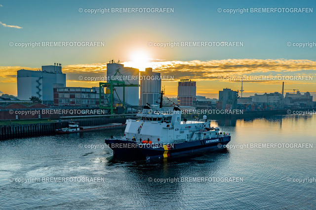 DJI_0123 | 30.09.2022 Drohnenaufnahmen Dt. Schifffahrtstag 2022 Bremen Wendebecken / Weser