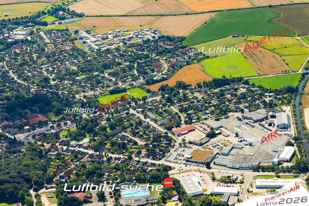 Das Luftbild der Stadt Meldorf wurde 2022 vom Flugzeug heraus erstellt (keine Drohnen-Aufnahmen) Aufnahmehöhe ca.450 Meter- hohe Bildauflösung und Druck-Qualität. Garantiert!