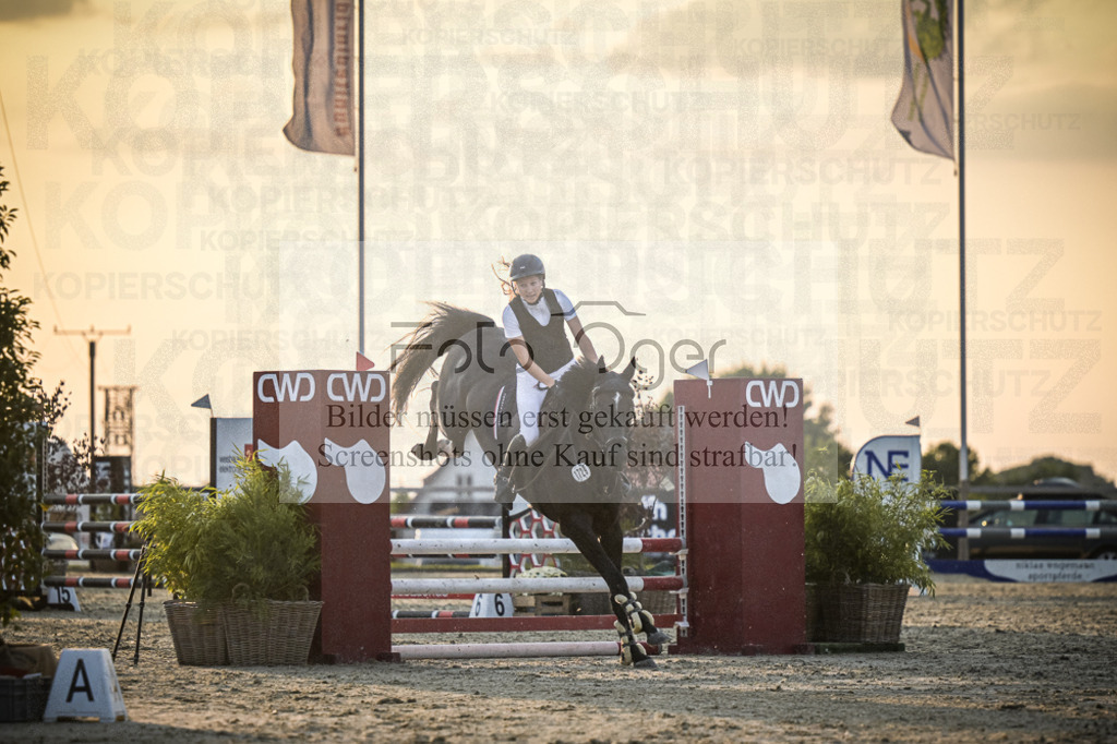 DOS_1555 | Entdecke hochwertige Reitturnierfotos von Foto Oger. Professionell, emotional und authentisch – jetzt Lieblingsmomente im Shop bestellen.Deutschlandweite Turnierfotografie. - Realisiert mit Pictrs.com