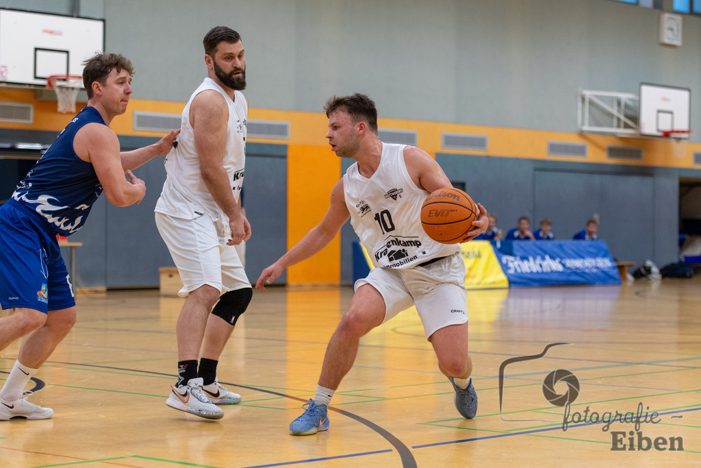 Wattworms Edewecht-Lions Ofenerdiek | Wattworms Edewecht (weiß)-Lions Ofenerdiek (blau) am 22.02.2026 in Edewecht (Heinz-zur-Jührden-Halle); Photo: Philip Eiben 2025 - Realisiert mit Pictrs.com