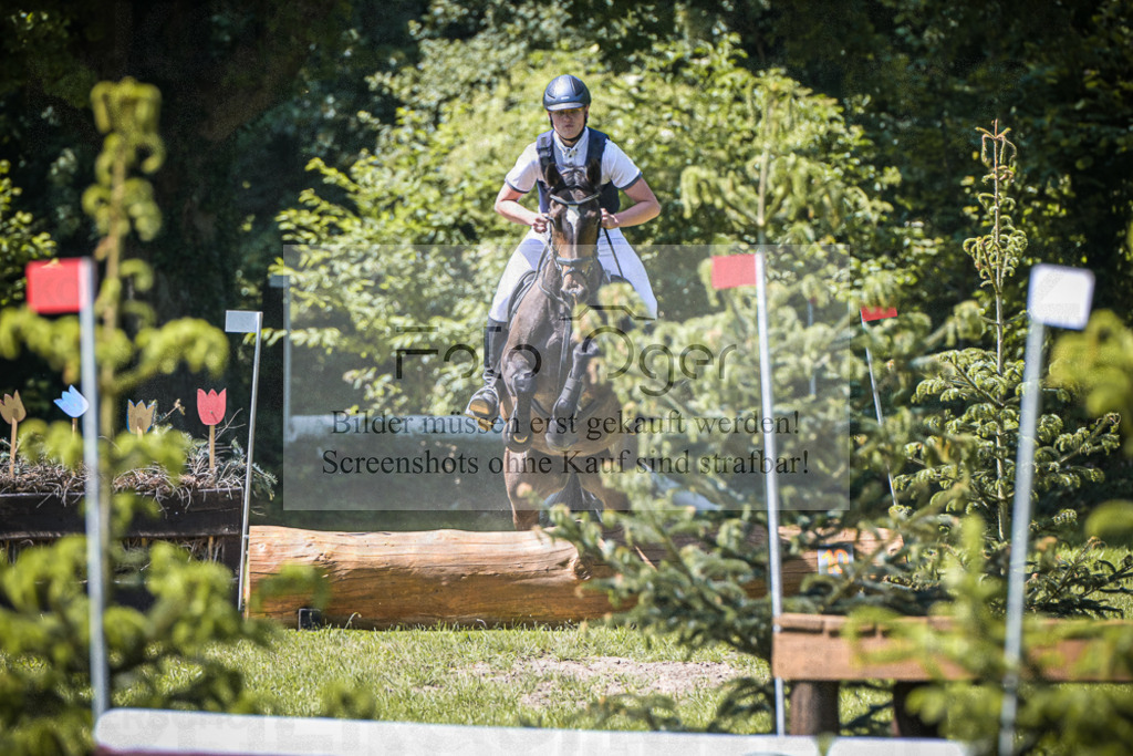 DOS_6311 | Entdecke hochwertige Reitturnierfotos von Foto Oger. Professionell, emotional und authentisch – jetzt Lieblingsmomente im Shop bestellen.Deutschlandweite Turnierfotografie. - Realisiert mit Pictrs.com