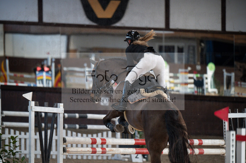 Hallenreittunier Voxtrup 2023 | Entdecke hochwertige Reitturnierfotos von Foto Oger. Professionell, emotional und authentisch – jetzt Lieblingsmomente im Shop bestellen. - Realisiert mit Pictrs.com