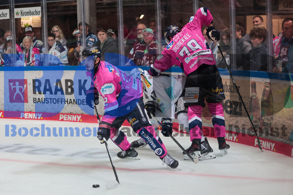 SES_ISEDRE20251010-38 | bond - Realisiert mit Pictrs.com