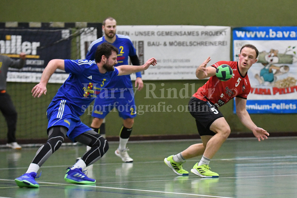 SSG Metten :  TSV 1861 Mainburg  | Jan Matousik (SSG Metten #3)  im Hintergrund Karel Kveton (SSG Metten #2) gegen Mainburgs #5 Altmann, Maximilian - Realisiert mit Pictrs.com