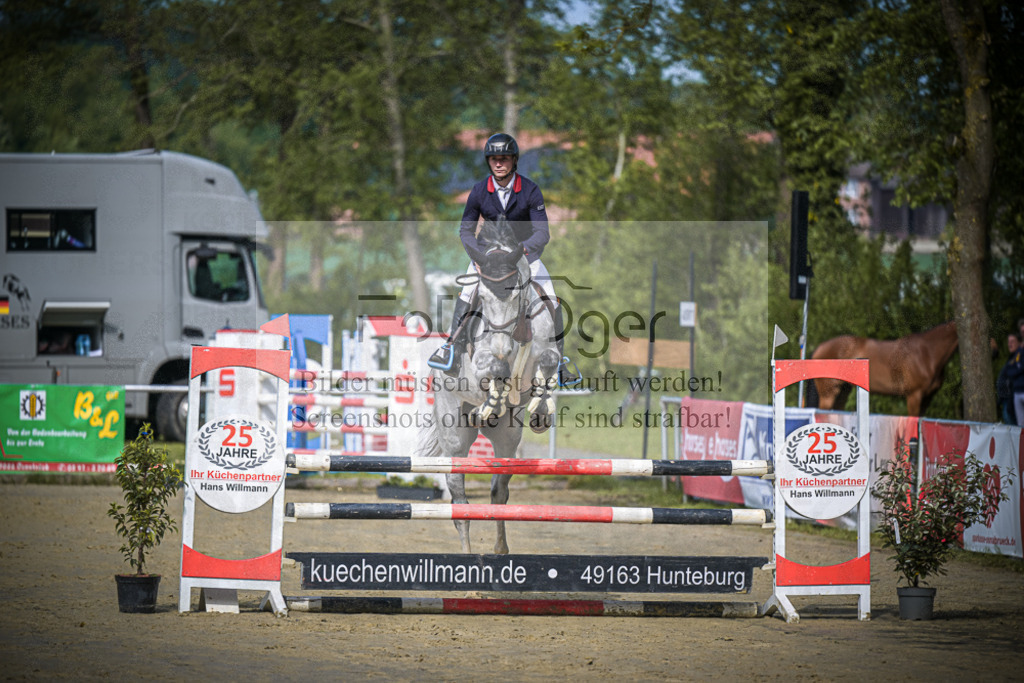 DOS_6089 | Entdecke hochwertige Reitturnierfotos von Foto Oger. Professionell, emotional und authentisch – jetzt Lieblingsmomente im Shop bestellen.Deutschlandweite Turnierfotografie. - Realisiert mit Pictrs.com