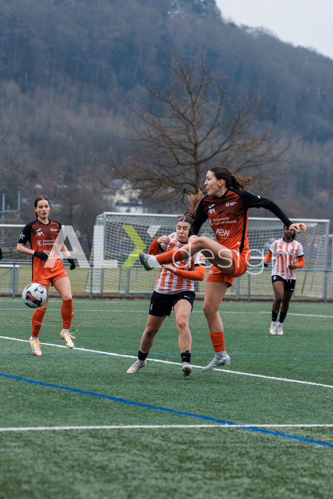 Fußball I Frauen I Saison 2025-2026 I Freundschaftsspiel I FC Aarau Frauen - SC Freiburg U20 I 24.01.2026 | 19 Julie Gartmann (FC Aarau) – Mittelfeld, Schuss zum 1:0 (TOR) - Realisiert mit Pictrs.com