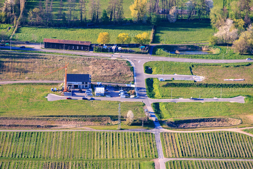 Luftbild: Gewerbegebiet Am Lokschuppen mit Neubaustelle von Tobias Hübenthal Kfz-Werkstatt in Klingenmünster im Bundesland Rheinland-Pfalz in Deutschland.Foto: IMG_154192.jpg vom 07.04.2026 durch Werner Riehm/FLY-FOTO.deAuflösung des Originals: 5391 x 3594 px