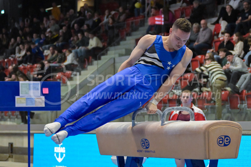 Schweizer Meisterschaften Kunstturnen Mannschaften Männer (A) - 22. November 2025 | Schweizer Meisterschaften Kunstturnen Mannschaften Männer (A)AXA Arena, WinterthurBild: Sportfotografie Markus Aeschimann | www.markus-aeschimann.ch - Realisiert mit Pictrs.com