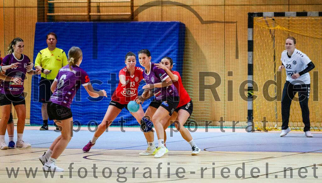 2023-11-04_095_SpVgg_Altenerding_gegen_TV_Altoetting | Erding, Deutschland, 04.11.2023:
Handball, Bezirksoberliga Frauen Altbayern 2023 / 2024, 6. Spieltag, SpVgg Altenerding gegen TV Altötting, Endergebnis: 28:26

Marlene Mittermeier (SpVgg Altenerding, #6), Stefanie Koller (TV Altötting, #13), Julia Kranich (SpVgg Altenerding, #9), Eva Taubeneder (TV Altötting, #21), Juliane Grimme (TV Altötting, #22)

Foto: Christian Riedel / fotografie-riedel.net