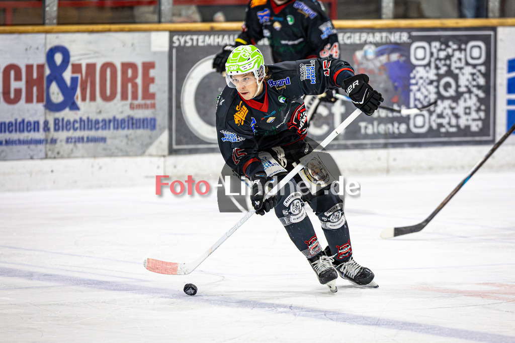 Peißenberg MINERS gegen ERSC Amberg | Eishockey Bayernliga 2025/26 Vorrunde 18. Spieltag, Peißenberg MINERS gegen ERSC Amberg, 20251212,Ryan MURPHY (MINERS 15) in Aktion,2025-12-12 in Peißenberg (flatbuy Arena Peißenberg), Ryan MURPHY (MINERS 15)Copyright: WolfgangxLindner www.foto-lindner.de