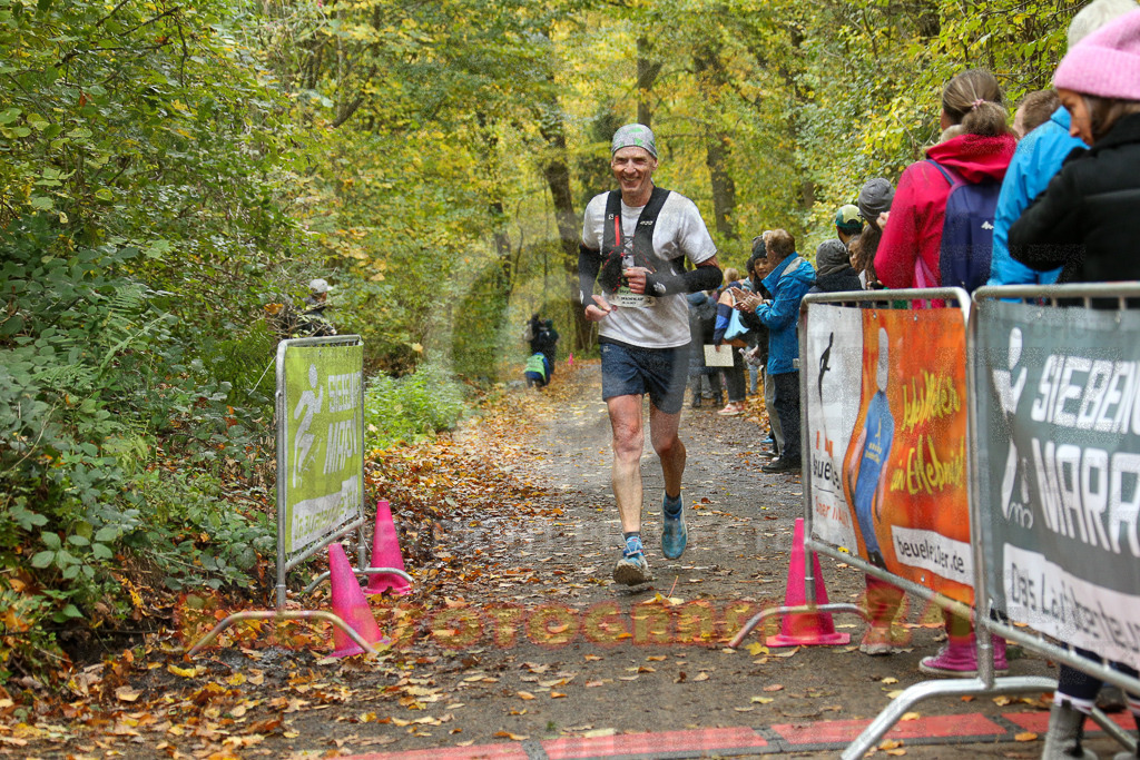 251026_1229_EX1_0491 | Sportfotografie im Rhein-Sieg Kreis, Köln, Bonn, NRW, Rheinland Pfalz, Hessen, etc. Unser Tätigkeitsfeld umfasst den Laufsport vom Volkslauf über den Marathon, Duathlon, Triathon bis zum Ultralauf wie Kölnpfad Ultra oder Schindertrail.