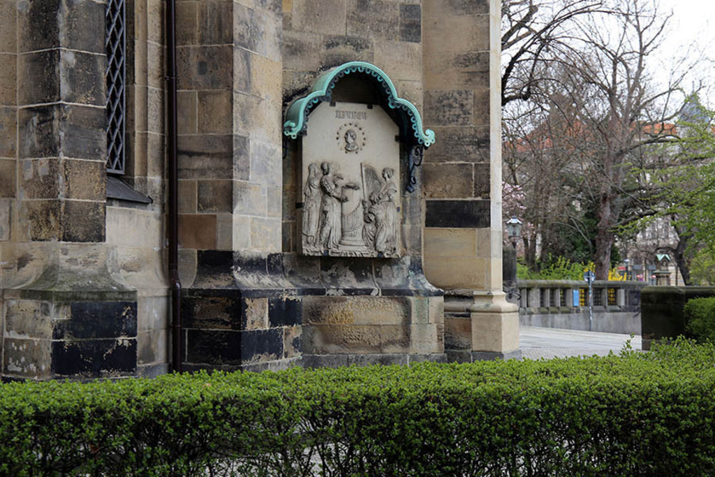 Hiller-Denkmal | Das Team hinter BILDLEXIKON LEIPZIG bündelt historische wie aktuelle Informationen über die Stadt Leipzig in Text und Bild auf einer Plattform und stellt diese der interessierten Öffentlichkeit zur Verfügung.