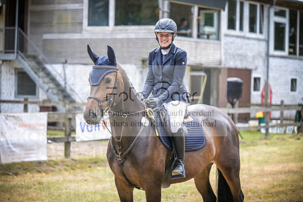 DOS_0015 | Entdecke hochwertige Reitturnierfotos von Foto Oger. Professionell, emotional und authentisch – jetzt Lieblingsmomente im Shop bestellen.Deutschlandweite Turnierfotografie. - Realisiert mit Pictrs.com