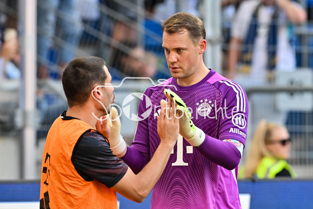 TSG 1899 Hoffenheim - FC Bayern München | Im Bild Manuel NEUER (FC Bayern Muenchen 1) der sich mit Raphael GUERREIRO (FC Bayern Muenchen 22) ueber den Treffer zum 0-1 freut / Bundesliga: TSG 1899 Hoffenheim - FC Bayern München; PreZero-Arena am 20.09.2025 / DFL REGULATIONS PROHIBIT ANY USE OF PHOTOGRAPHS AS IMAGE SEQUENCES AND/OR QUASI-VIDEO
