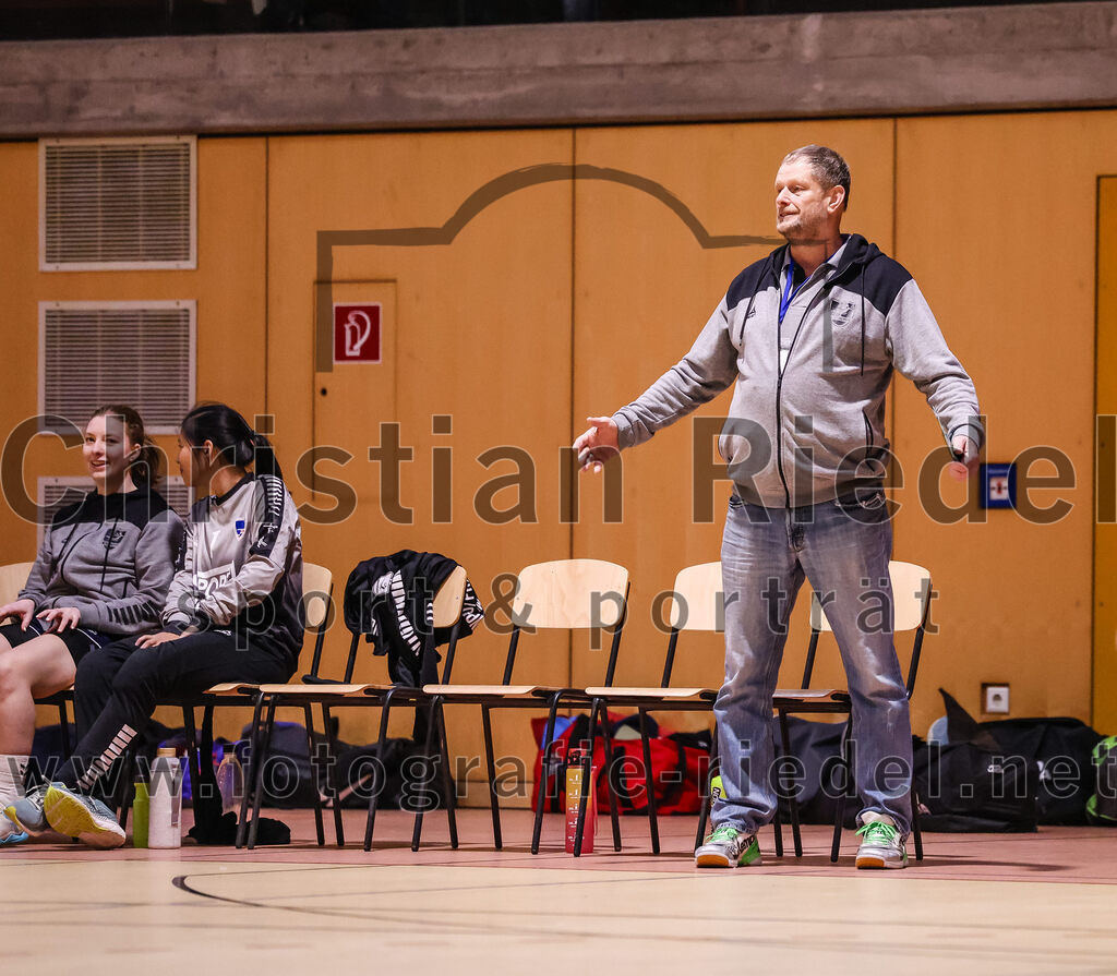 2024-11-24_106_SpVgg_Altenerding_gegen_HC_Donau-Paar_II | Erding, Deutschland, 24.11.2024:Handball, Bezirksoberliga Frauen Altbayern 2024 / 2024, 6. Spieltag, SpVgg Altenerding gegen HC Donau/Paar II, Endergebnis: 24:24Trainer Kurt Rothemund (HC Donau/Paar)Foto: Christian Riedel / fotografie-riedel.net