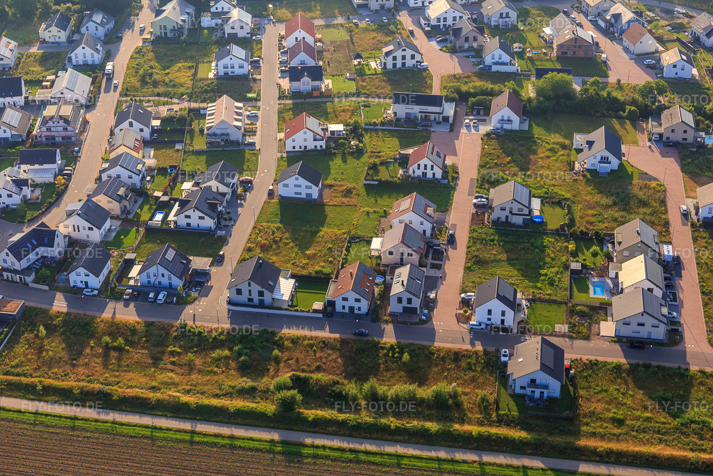 Luftbild: Neubaugebiet K2 in Kandel im Bundesland Rheinland-Pfalz in Deutschland. Foto: IMG_148377.jpg vom 17.06.2025 durch Werner Riehm/FLY-FOTO.de