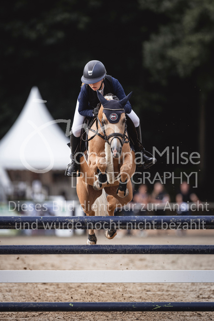 240906_BuCha_PonyA-5j-180 | Deine schönsten Turniermomente als professionelle Fotos! Entdecke hochwertige Pferdesport-Fotografie im Online-Shop. Jetzt Fotos finden & bestellen!