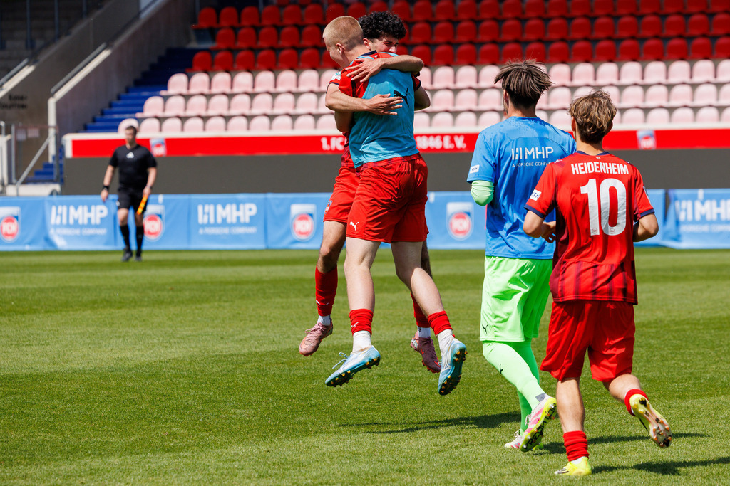 20260503-U19_FCH-LEV_207 | 1.FC Heidenheim 1846 vs. Bayer 04 Leverkusen, Fußball, U19, A-Junioren, NWL, U19-DFB-Nachwuchsliga, 2025/2026, Achtelfinale, 03.05.2026 in Heidenheim, Voith Arena(Foto: Michael Bulling) - Realisiert mit Pictrs.com