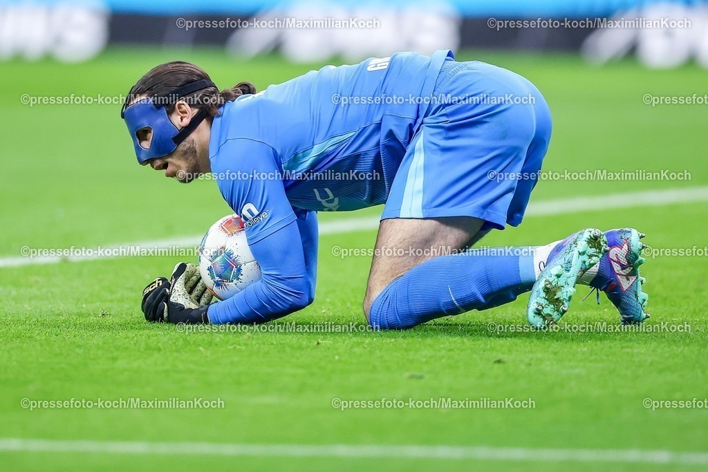 SGE30112501046 | 30.11.2025, Fußball, Eintracht Frankfurt - VfL Wolfsburg, 1. Fußball Bundesliga, 12. Spieltag, Deutsche-Bank-Park (Frankfurt am Main), Saison 2025 2026: Torwart Kamil Grabara&nbsp;(VfL Wolfsburg #01)  DFB Regulations prohibit any use of photographs as image sequences and or quasi-video.