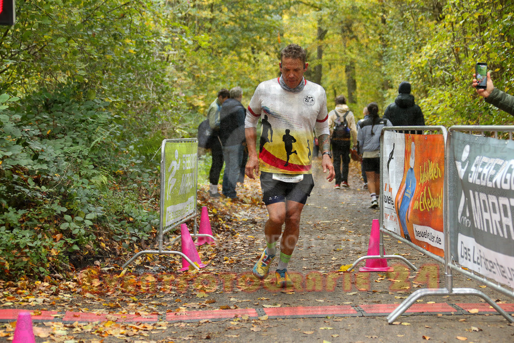 251026_1341_EX1_3864 | Sportfotografie im Rhein-Sieg Kreis, Köln, Bonn, NRW, Rheinland Pfalz, Hessen, etc. Unser Tätigkeitsfeld umfasst den Laufsport vom Volkslauf über den Marathon, Duathlon, Triathon bis zum Ultralauf wie Kölnpfad Ultra oder Schindertrail.