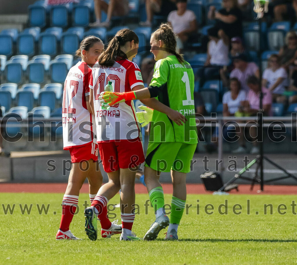2023-09-09_005_FC_Bayern_Muenchen_gegen_SC_Freiburg | Aschheim, Deutschland, 09.09.2023:
Fußball, B-Juniorinnen-Bundesliga Süd 2023 / 2024, 1. Spieltag, FC Bayern München gegen SC Freiburg, Endergebnis: 4:0

Foto: Christian Riedel / fotografie-riedel.net