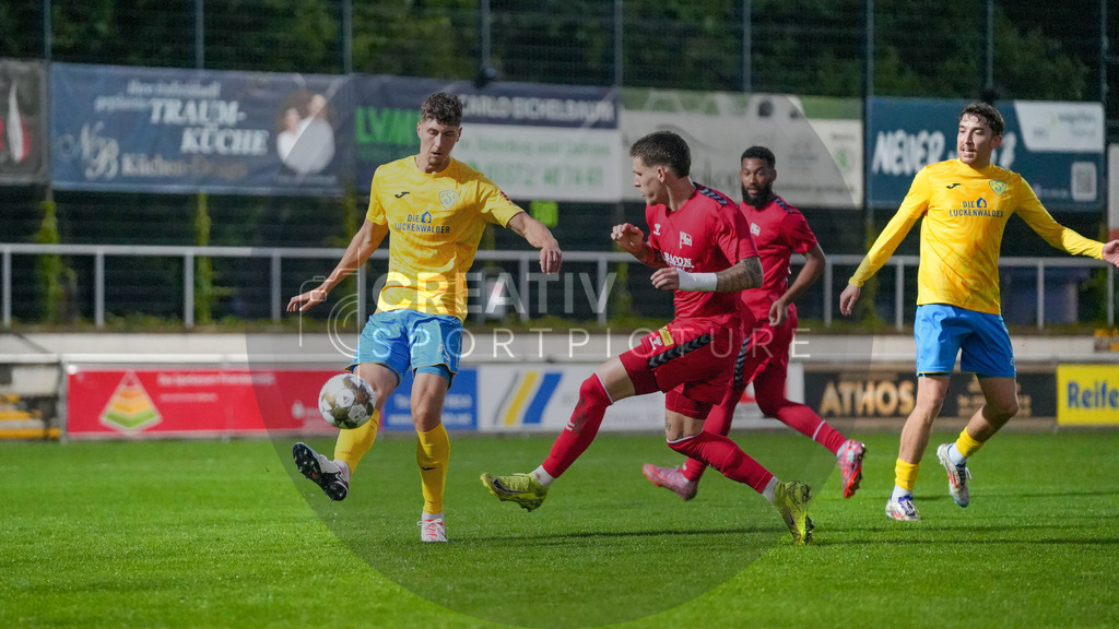 Fußball, Herren, Saison 2025/2026, Regionalliga Nordost, 8. Spieltag, FSV 63 Luckenwalde vs. FC Hertha 03 Zehlendorf, Dienstag 16.09.2025, Werner-Seelenbinder-Stadion Luckenwalde, | Fußball, Herren, Saison 2025/2026, Regionalliga Nordost, 8. Spieltag, FSV 63 Luckenwalde vs. FC Hertha 03 Zehlendorf, Dienstag 16.09.2025, Werner-Seelenbinder-Stadion Luckenwalde, Im Bild: Quentin Seidel (l. Luckenwalde) - Realisiert mit Pictrs.com