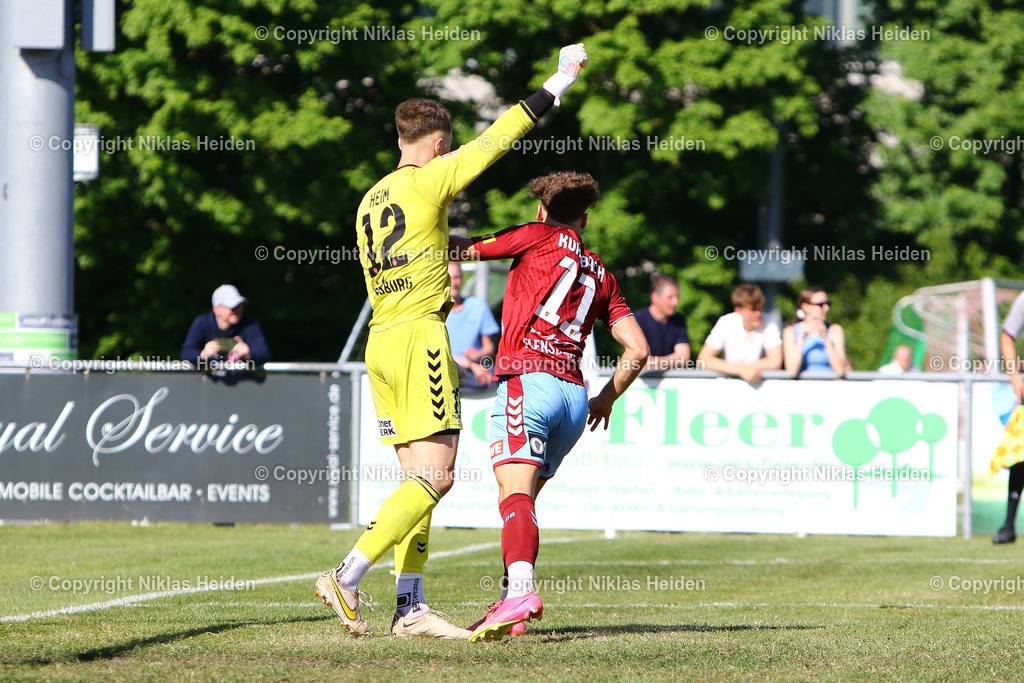 NH_SCweicheFlensburg08_FCEintrachtNorderstedt_RegionalligaNord_18052024 | #12 Wolf Jesper Heim und #11 Noel Niklas Kurzbach ( beide SC Weiche Flensburg 08) jubeln über den verschossenen Elfmeter.

Fußball I Herren I Regionalliga Nord I Saison 2023-2024 I 34. Spieltag I SC Weiche Flensburg 08 - FC Eintracht Norderstedt I 18.05.2024 I Manfred-Werner-Stadion