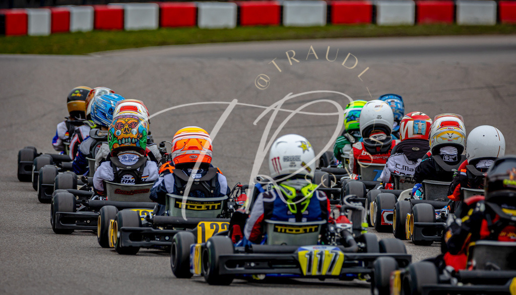 d8dc38aa41c14fc9b880a7943e23909a | traudl_s_fotos