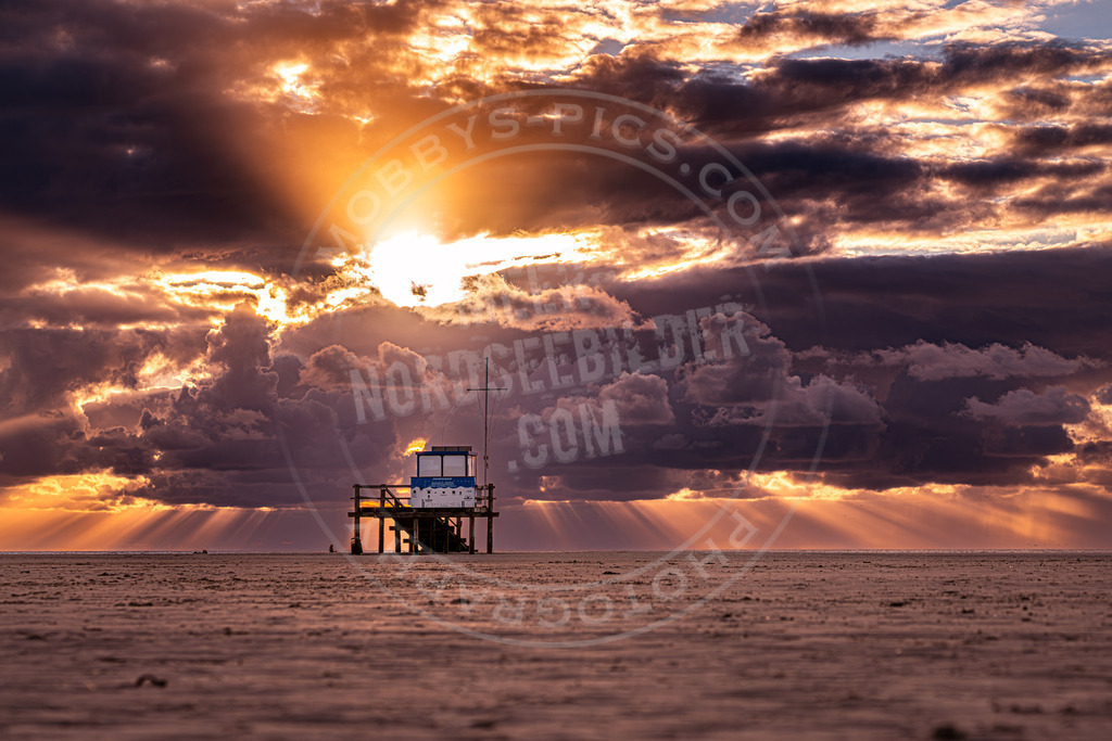 Badeaufsicht im Sonnenuntergang | DLRG Aufsicht am Ordinger Strand