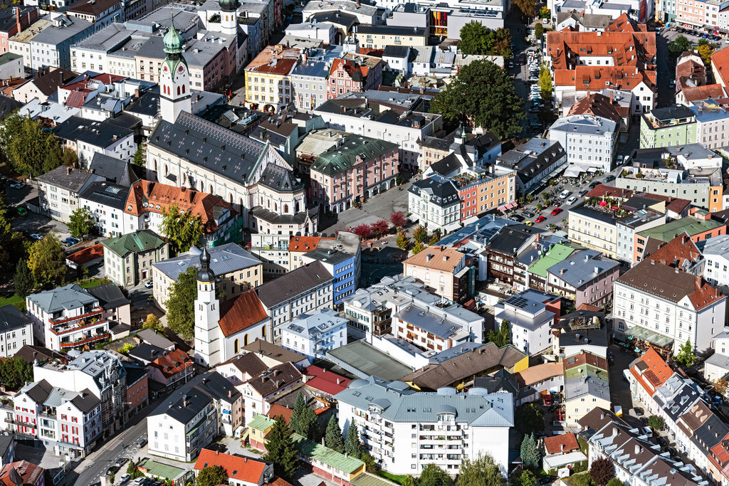 dr__0092243.jpg | ROSENHEIM 01.10.2021 Altstadtbereich und Innenstadtzentrum in Rosenheim im Bundesland Bayern, Deutschland. // Old Town area and city center in Rosenheim in the state Bavaria, Germany. Foto: Daniel Reiter