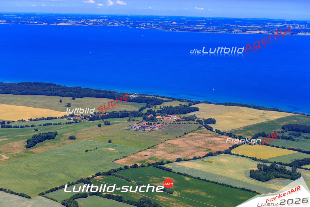 Die Luftbildaufnahme Brook - Kalkhorst wurde 2018 mittels Flugzeug (keine Drohne) erstellt. Perfekte Schärfe und Druck- Auflösung- Garantiert!