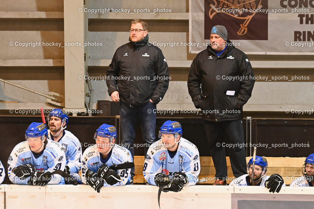 USC Velden vs. ESC Steindorf 9.1.2023 | Headcoach ESC Steindorf MOSER Robert, Stefan Platzner, Spielerbank ESC Steindorf