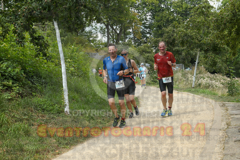 250824_1342_EX1_3322 | Sportfotografie im Rhein-Sieg Kreis, Köln, Bonn, NRW, Rheinland Pfalz, Hessen, etc. Unser Tätigkeitsfeld umfasst den Laufsport vom Volkslauf über den Marathon, Duathlon, Triathon bis zum Ultralauf wie Kölnpfad Ultra oder Schindertrail.