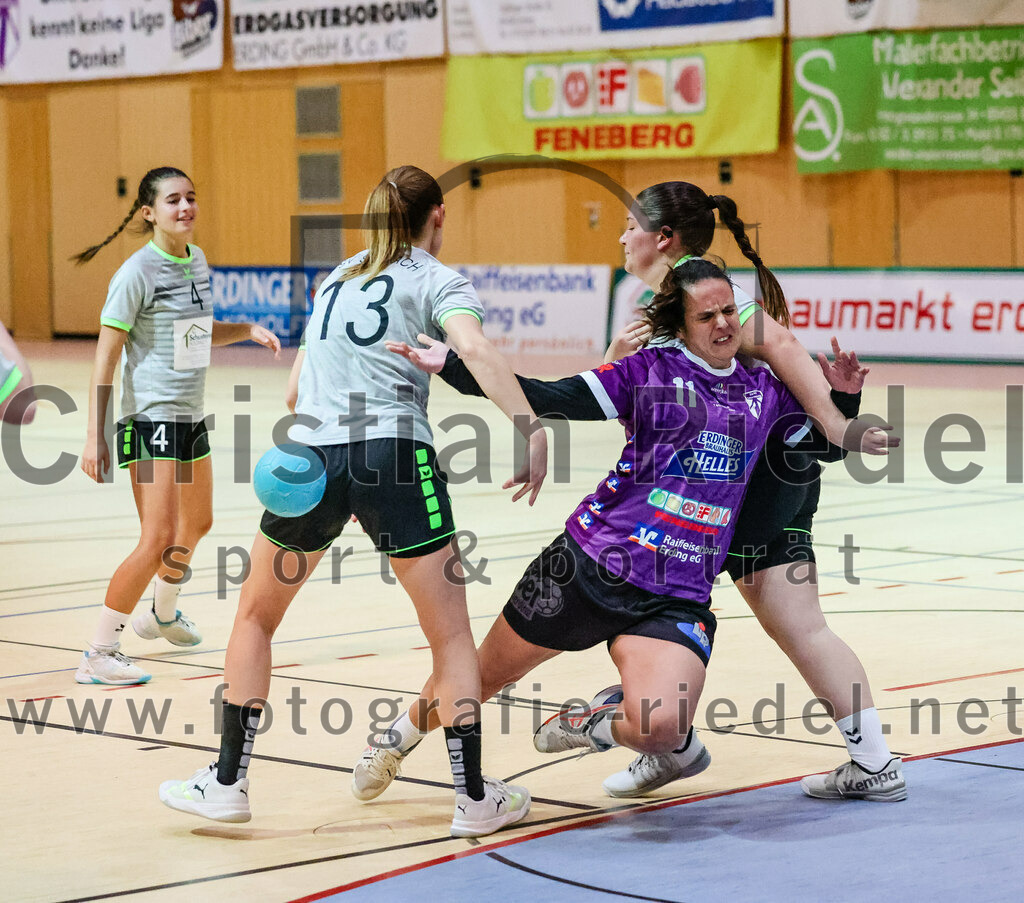 2023-11-11_066_SpVgg_Altenerding_gegen_TSV_Simbach_II | Erding, Deutschland, 11.11.2023:
Handball, Bezirksliga Frauen Altbayern 2023 / 2024, 5. Spieltag, SpVgg Altenerding II gegen TSV Simbach II, Endergebnis: 31:28

Hannah Gaffal (TSV Simbach, #13), Kati Gottschalk (SpVgg Altenerding, #11), Susanne Webersberger (TSV Simbach, #23)

Foto: Christian Riedel / fotografie-riedel.net