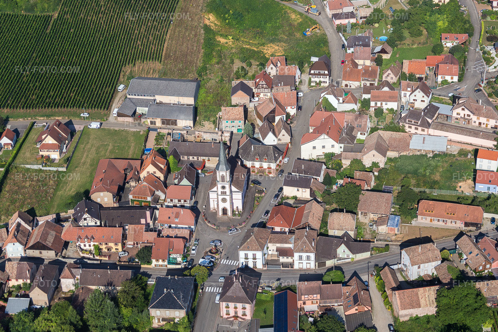 Aerial view: Agricultural fields and arable land in Rorschwihr in the state Haut-Rhin, France.Photo: IMG_093322.jpg taken on 08/16/2016 by Werner Riehm/FLY-FOTO.comResolution of the original: 5056 x 3371 px