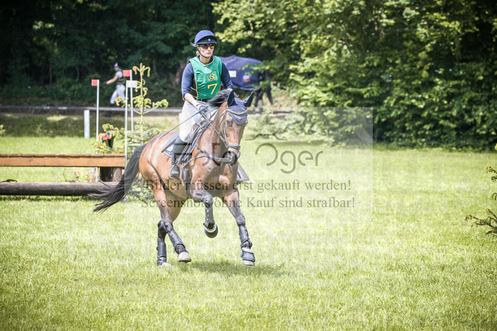 DOS_6753 | Entdecke hochwertige Reitturnierfotos von Foto Oger. Professionell, emotional und authentisch – jetzt Lieblingsmomente im Shop bestellen.Deutschlandweite Turnierfotografie. - Realisiert mit Pictrs.com